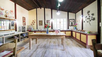 Desayuno buffet incluido todos los días