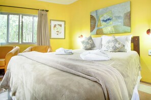 デラックス シャレー ジェットバス | 高級寝具、ミニバー、デスク、遮光カーテン