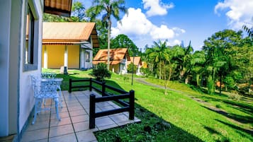 Chalé superluxo, banheira de hidromassagem | Vista da sacada