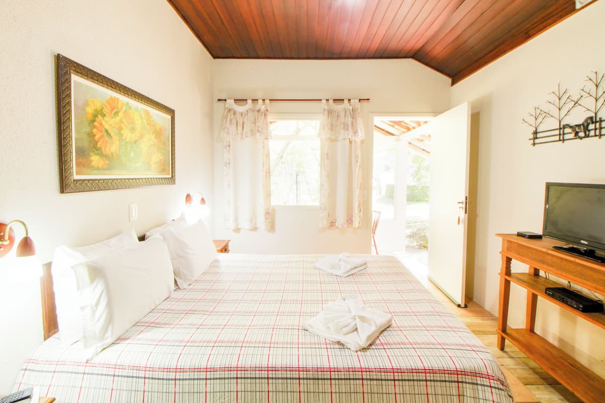 1 habitación, ropa de cama de alta calidad, minibar y escritorio