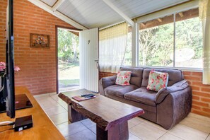 Chalet Premium, microondas | Sala de estar | Televisión LCD, Netflix, futbolito y tenis de mesa
