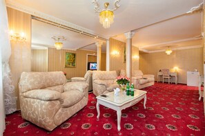 Superior Suite | Living room | Plasma TV