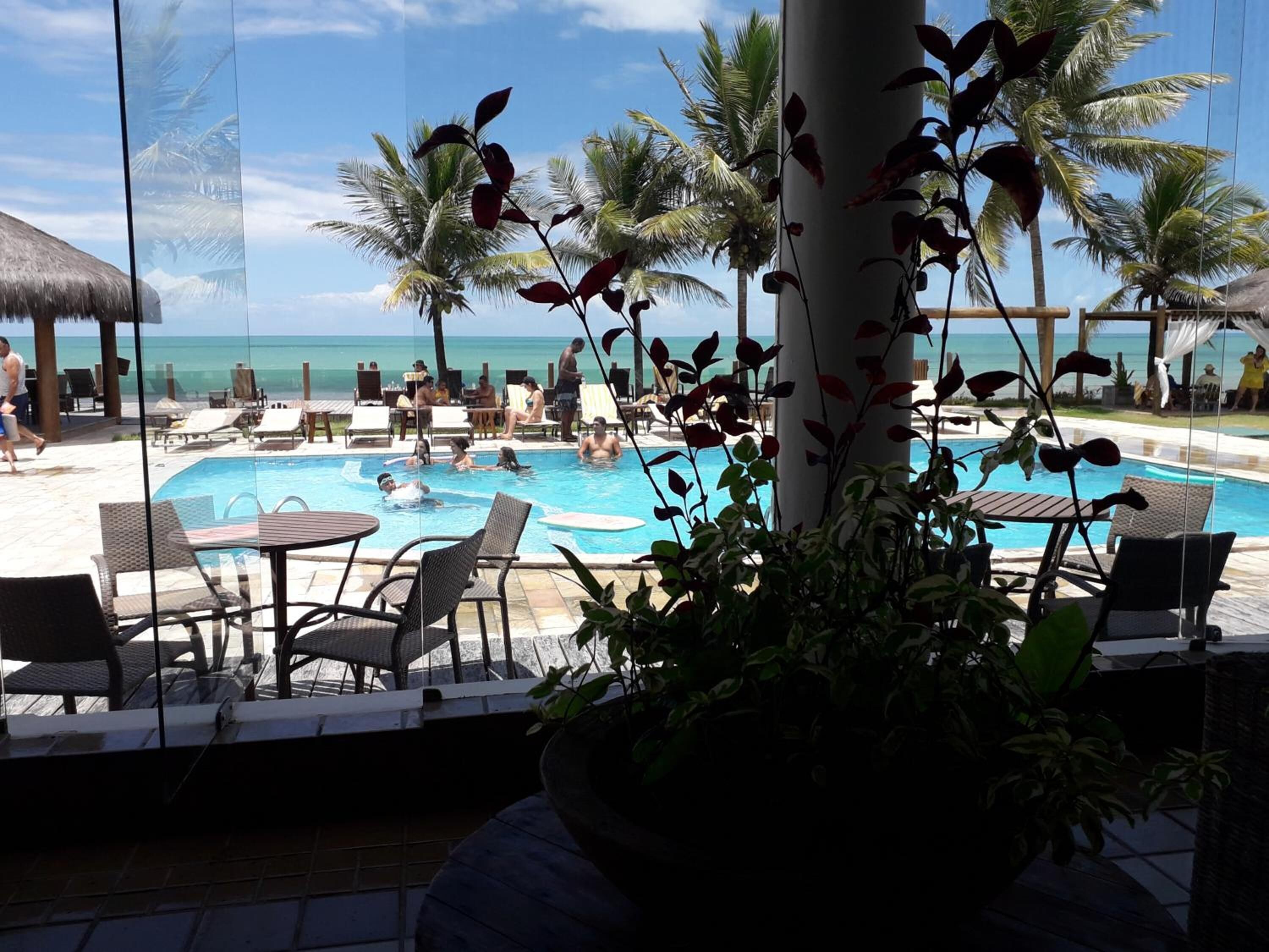 2 outdoor pools, pool loungers