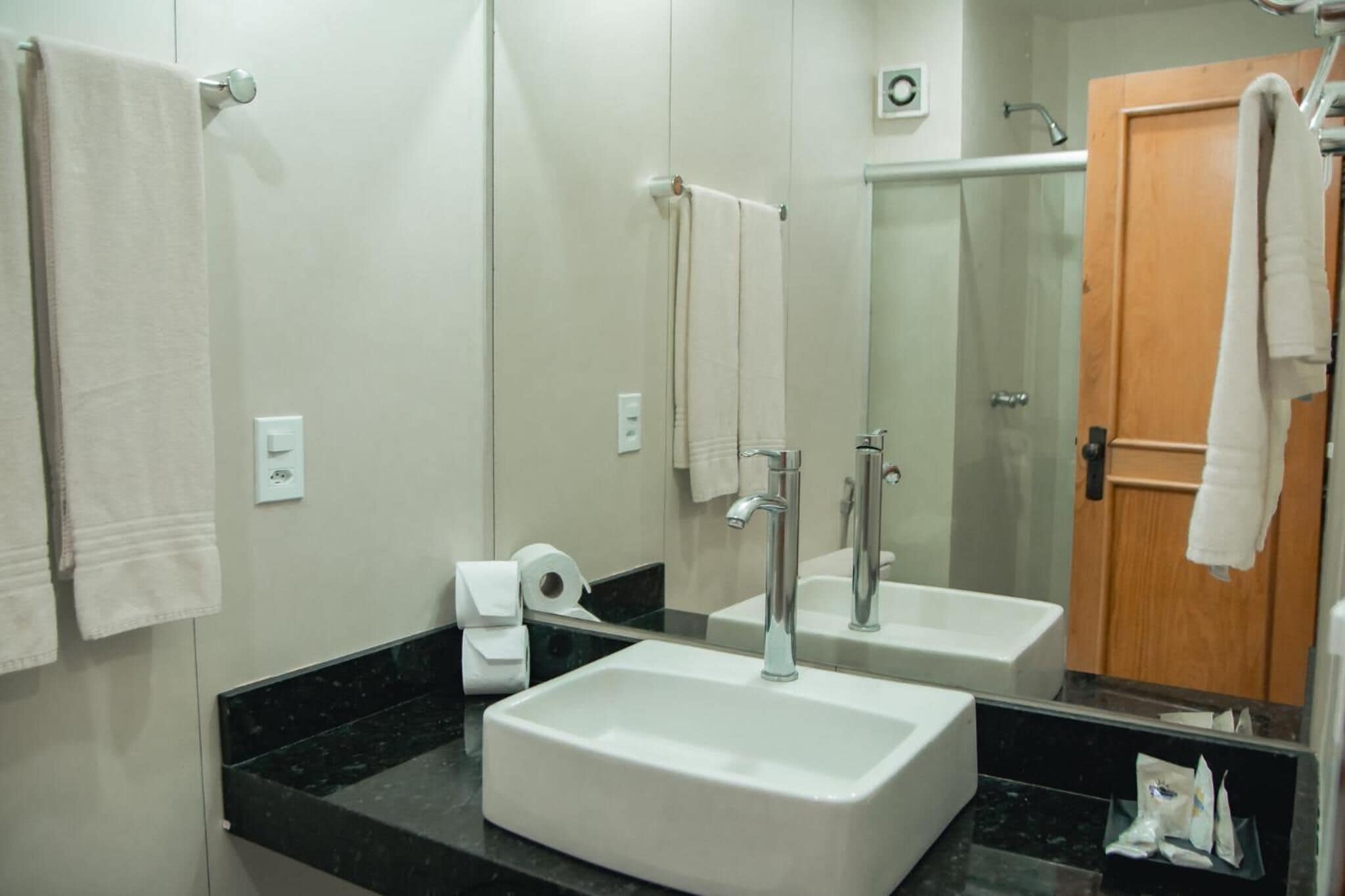 shower, free toiletries, hair dryer, towels