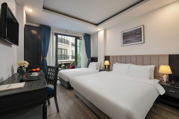 Minibar, in-room safe, desk, soundproofing - Hanoi La Palm Boutique Hotel (Hanoi)