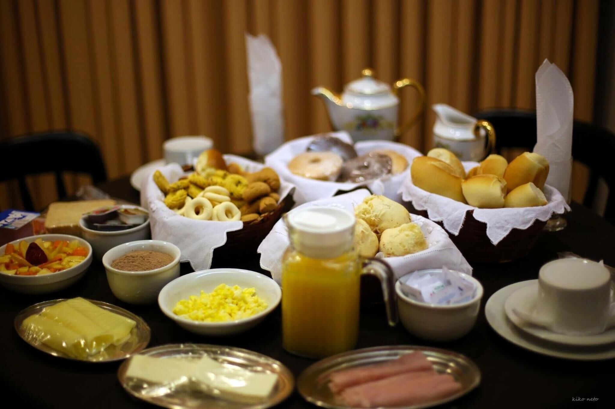 Mikrobølgeovn, køkkentøj/tallerkener/redskaber