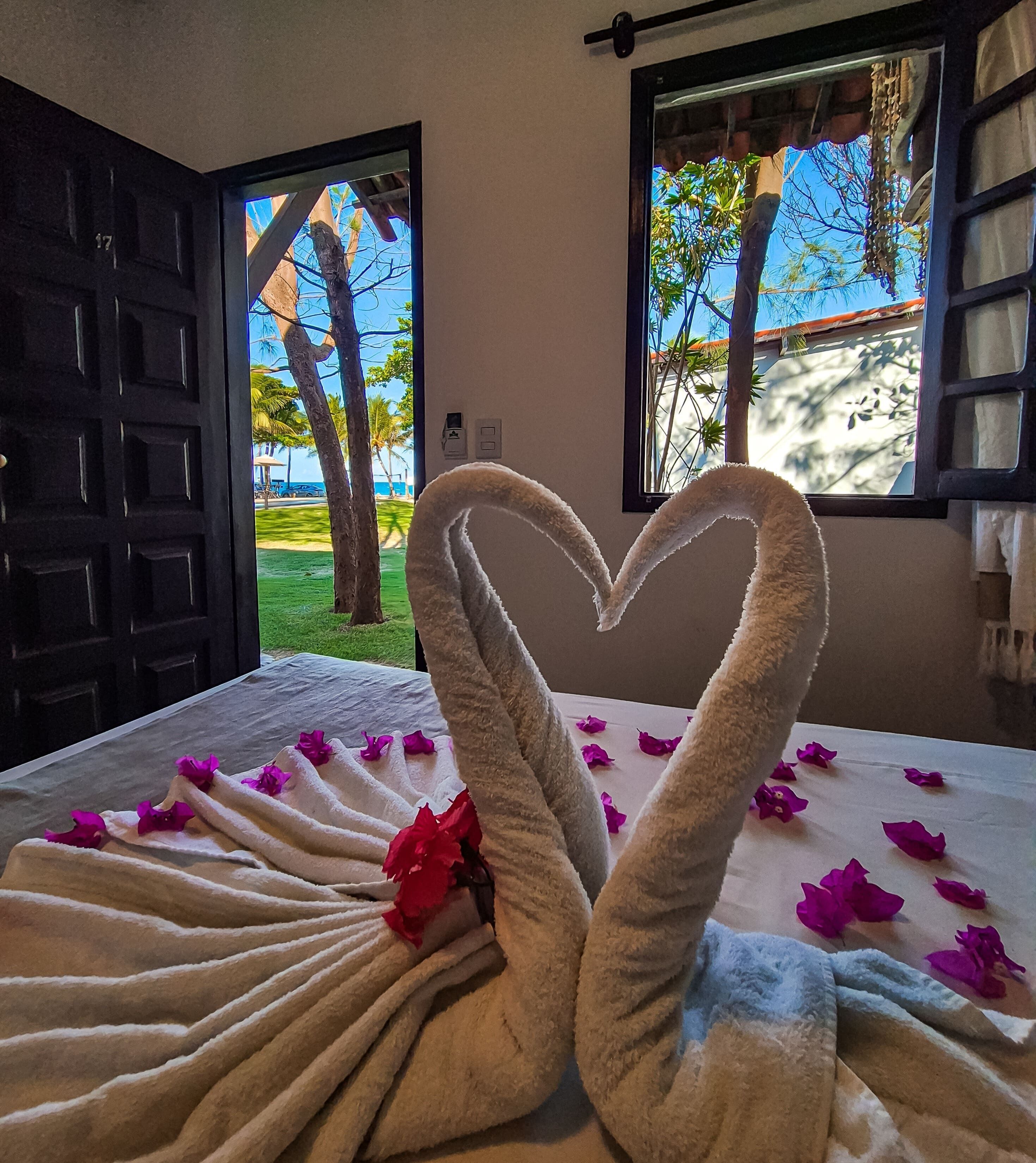 Standard-Dreibettzimmer | Minibar, Zimmersafe, individuell dekoriert, Verdunkelungsvorhänge