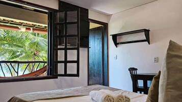 Deluxe-Zimmer, Meerblick | Minibar, Zimmersafe, individuell dekoriert, Verdunkelungsvorhänge