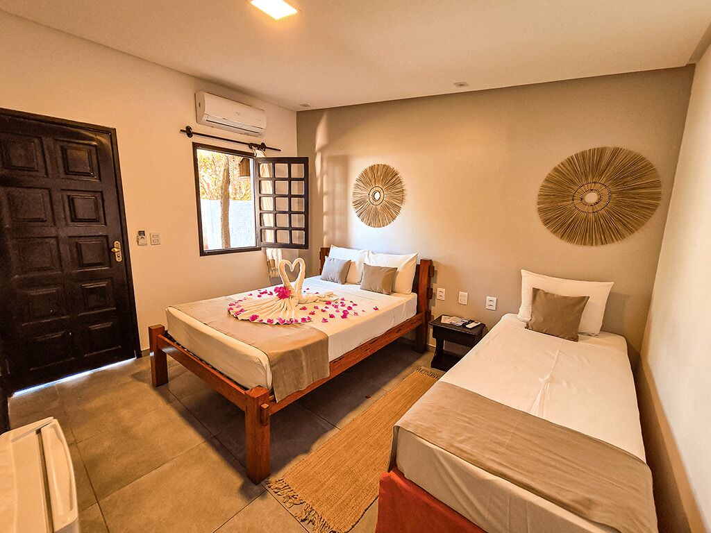 Quarto triplo standard | Frigobar, cofres nos quartos, individualmente decorados