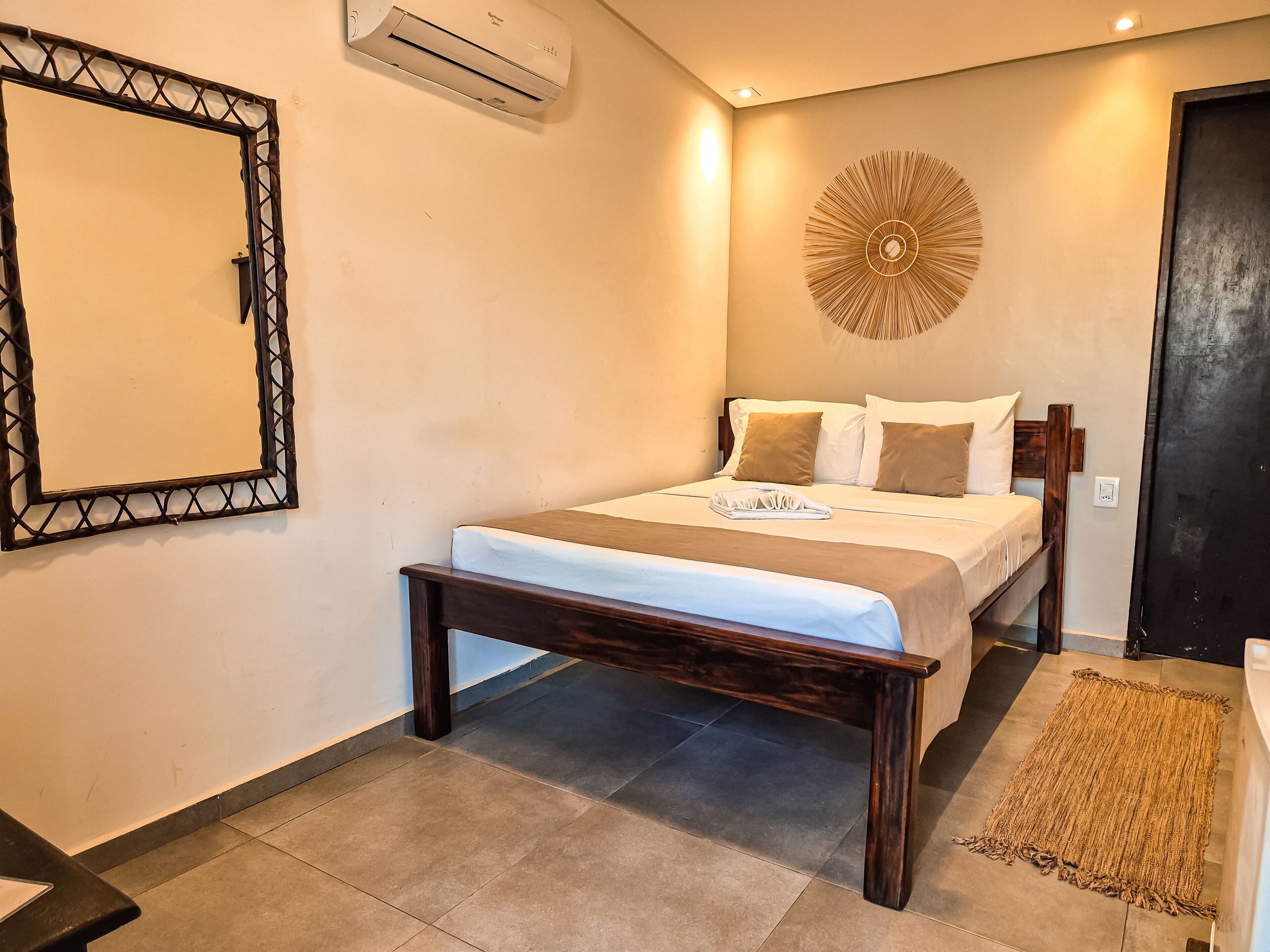 Suíte standard, 1 cama de casal | Frigobar, cofres nos quartos, individualmente decorados