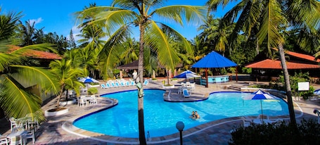 2 piscinas al aire libre