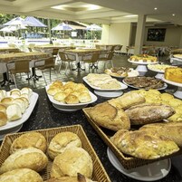 Café da manhã com buffet grátis todos os dias