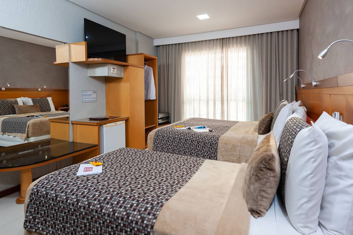 superior triple room | minibar, in-room safe, individually decorated, individually furnished