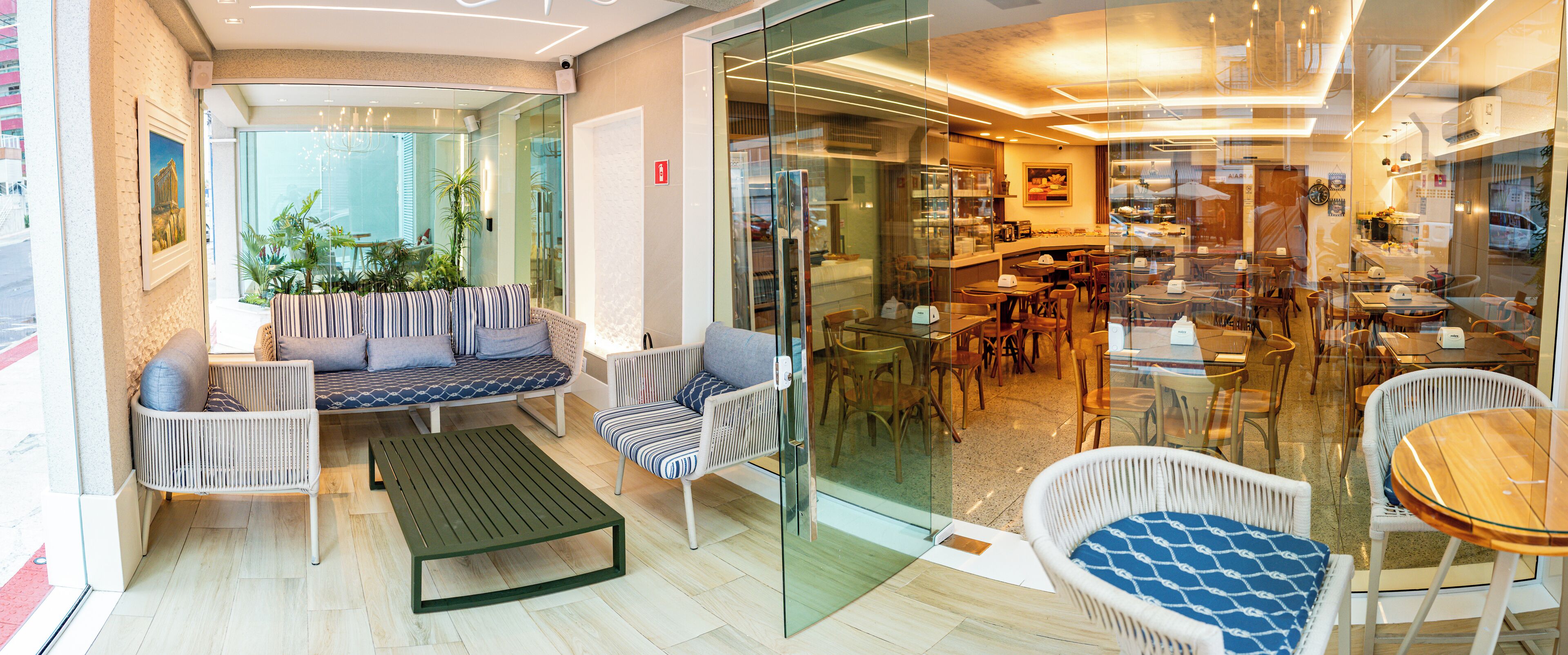 42-Zoll-Smart-TV mit Kabelempfang, Fernseher