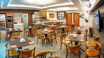 Free daily buffet breakfast