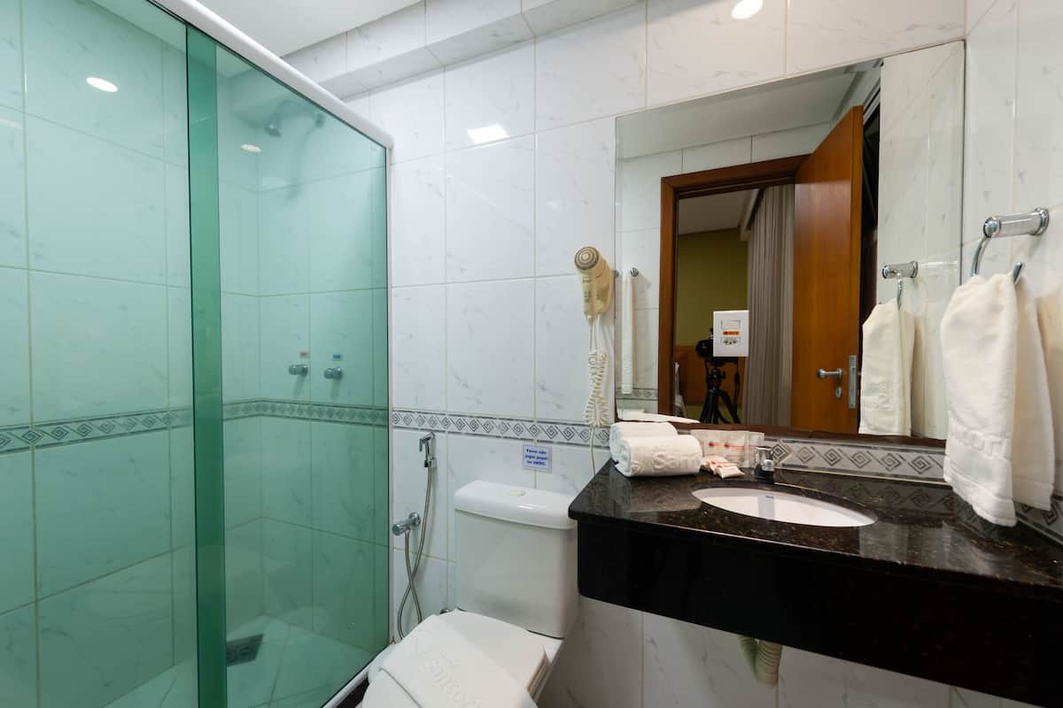 standard triple room | bathroom | shower, free toiletries, hair dryer, towels