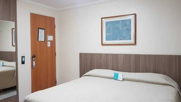 Frigobar, cofres nos quartos, escrivaninha, cortinas blackout