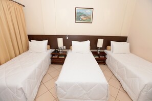 Standard Triple Room | Premium bedding, minibar, in-room safe, desk - Imperador Palace Hotel (Franca)