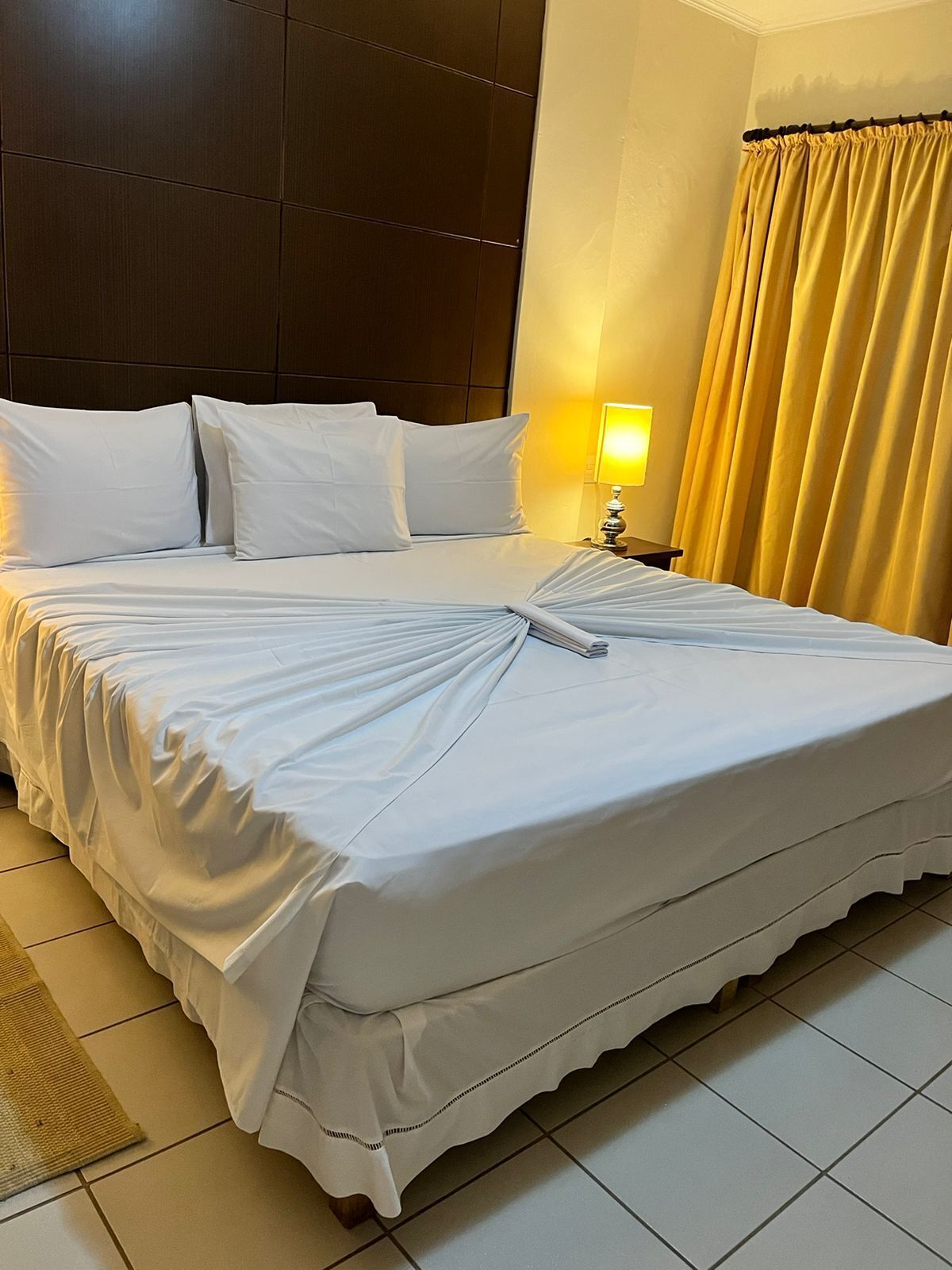deluxe suite (single) | premium bedding, minibar, in-room safe, desk