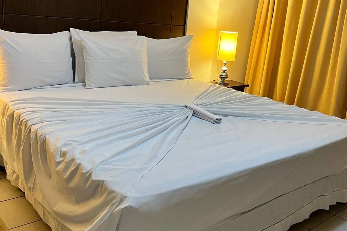 deluxe suite (single) | premium bedding, minibar, in-room safe, desk