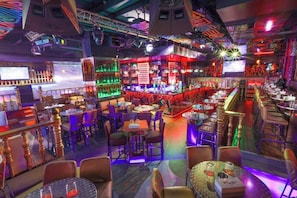 4 bars/lounges, pub