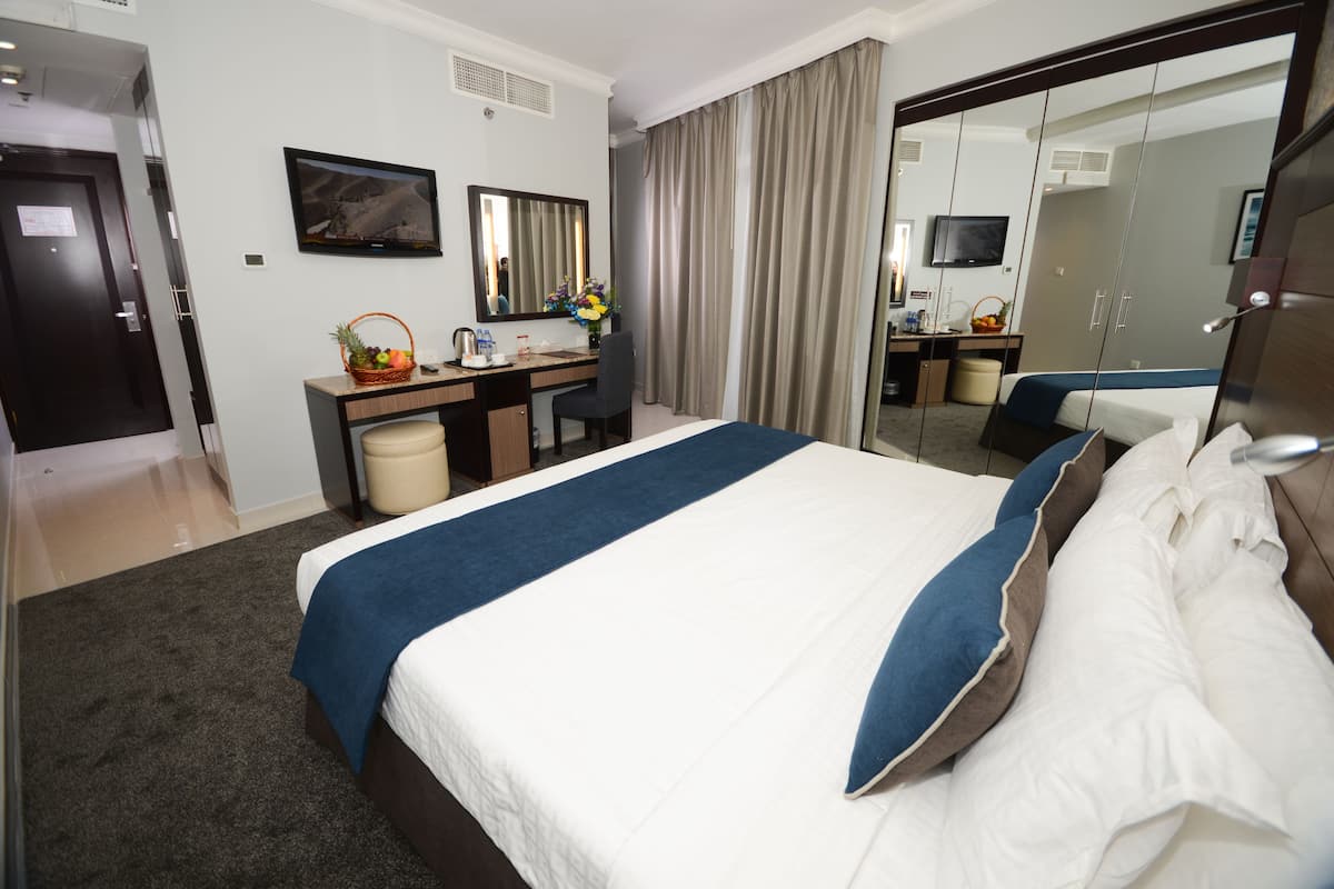 Standard Double Room | 1 bedroom, minibar, in-room safe, desk