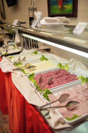 Breakfast and dinner served, international cuisine