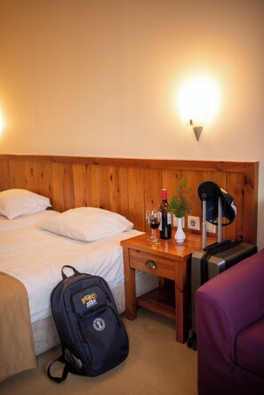Standard Room (Free Sauna & Steam Bath) | Desk, iron/ironing board, free cots/infant beds, free rollaway beds
