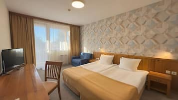 Standard Room (Free Sauna & Steam Bath) | Desk, iron/ironing board, free cots/infant beds, free rollaway beds