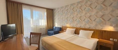 Habitación estándar (Free Sauna & Steam Bath) | Escritorio, tabla de planchar con plancha, cunas gratuitas