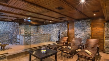 Un sauna, una bañera de hidromasaje, baño turco, masajes