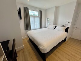 Superior Double or Twin Room | Desk, iron/ironing board, free WiFi, bed sheets