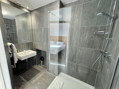 Brentwood Hotel