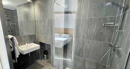 Brentwood Hotel