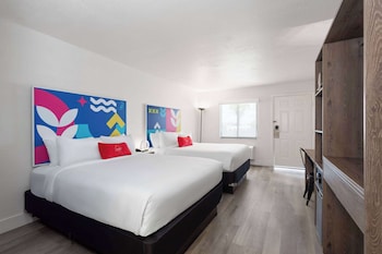 Room, 2 Queen Beds, Non Smoking | In-room safe, desk, laptop workspace, free cribs/infant beds at Howard Johnson by Wyndham Orlando Lake Buena Vista South