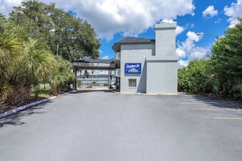 Hotel Exterior at Howard Johnson by Wyndham Orlando Lake Buena Vista South
