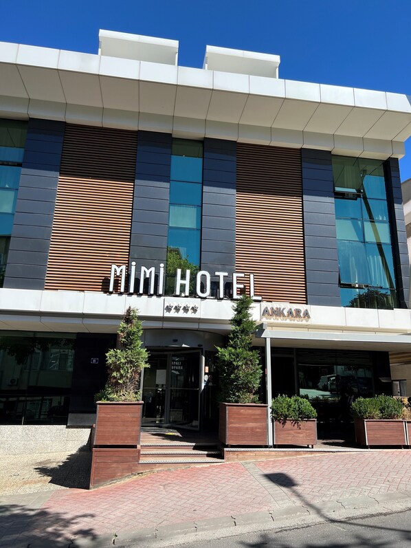 A modern hotel with a prominent sign reading "MIAMI HOTEL" and "ANKARA" below it. The building features large windows and a flat roof. - Mimi Hotel Ankara (Ankara)