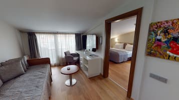 QUEEN SUITE, SEHIR MANZARALI ODA | 1 bedroom, hypo-allergenic bedding, minibar, in-room safe