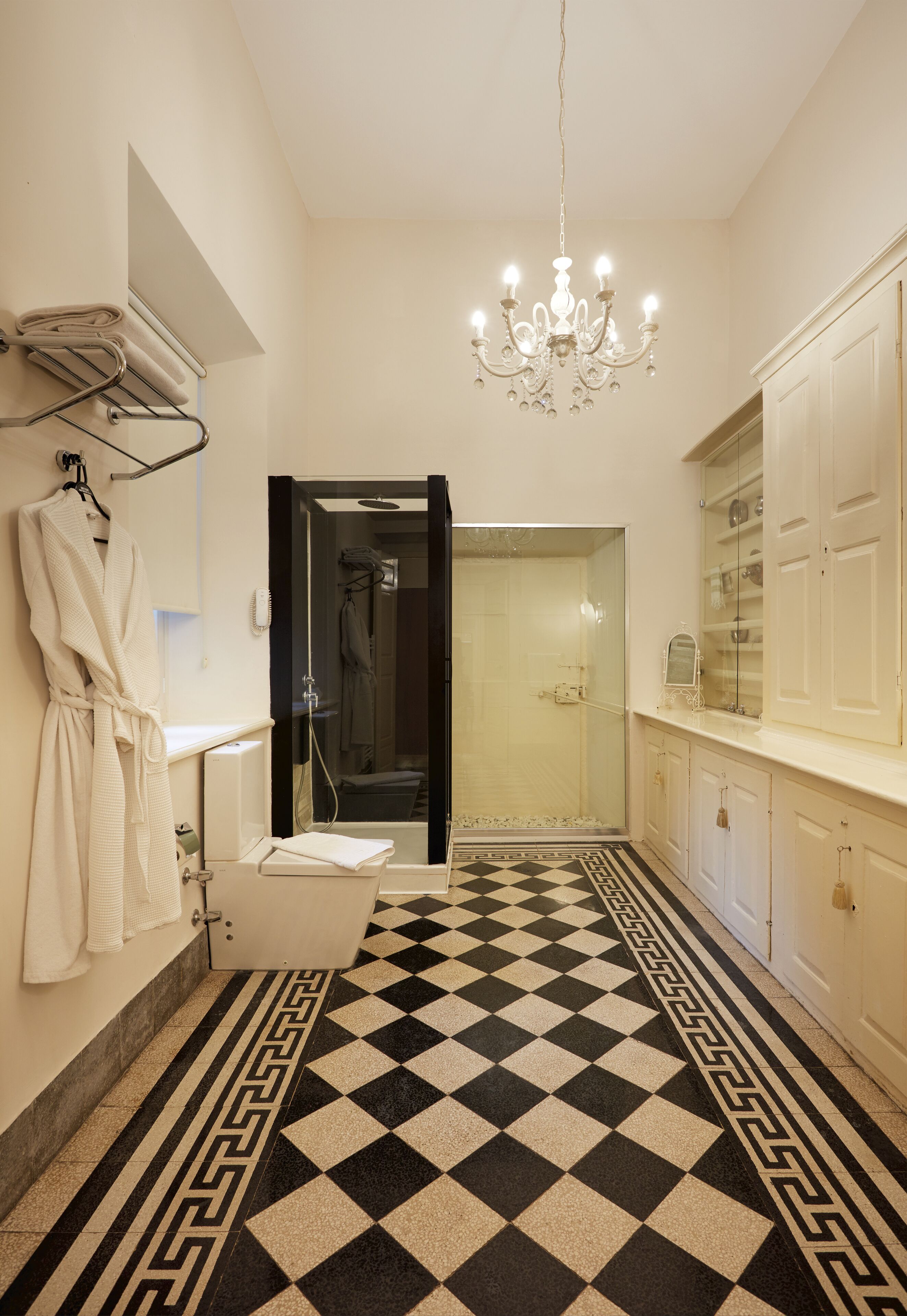 suite | in-room safe, desk, laptop workspace, soundproofing