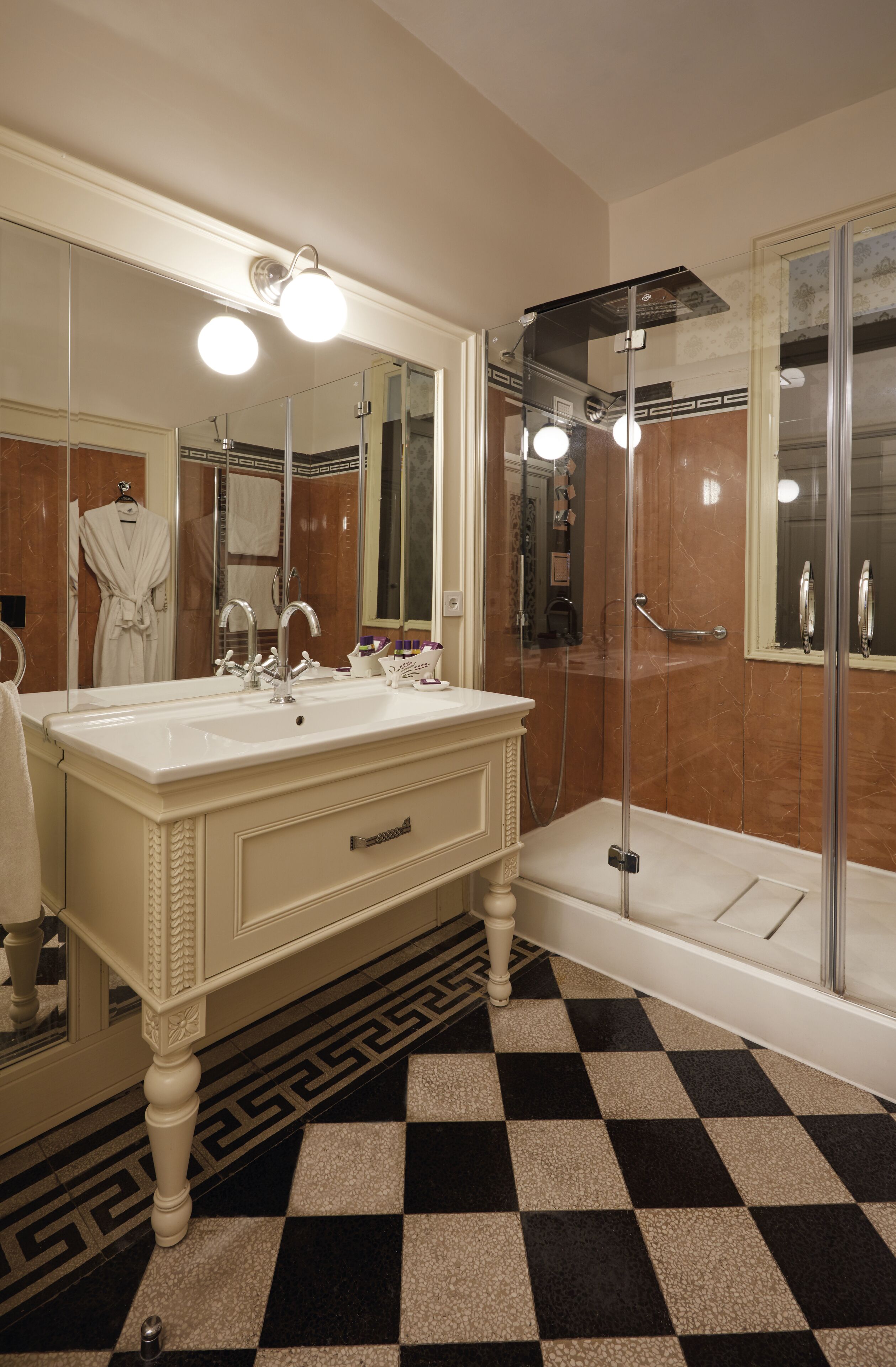 standard double room | in-room safe, desk, laptop workspace, soundproofing