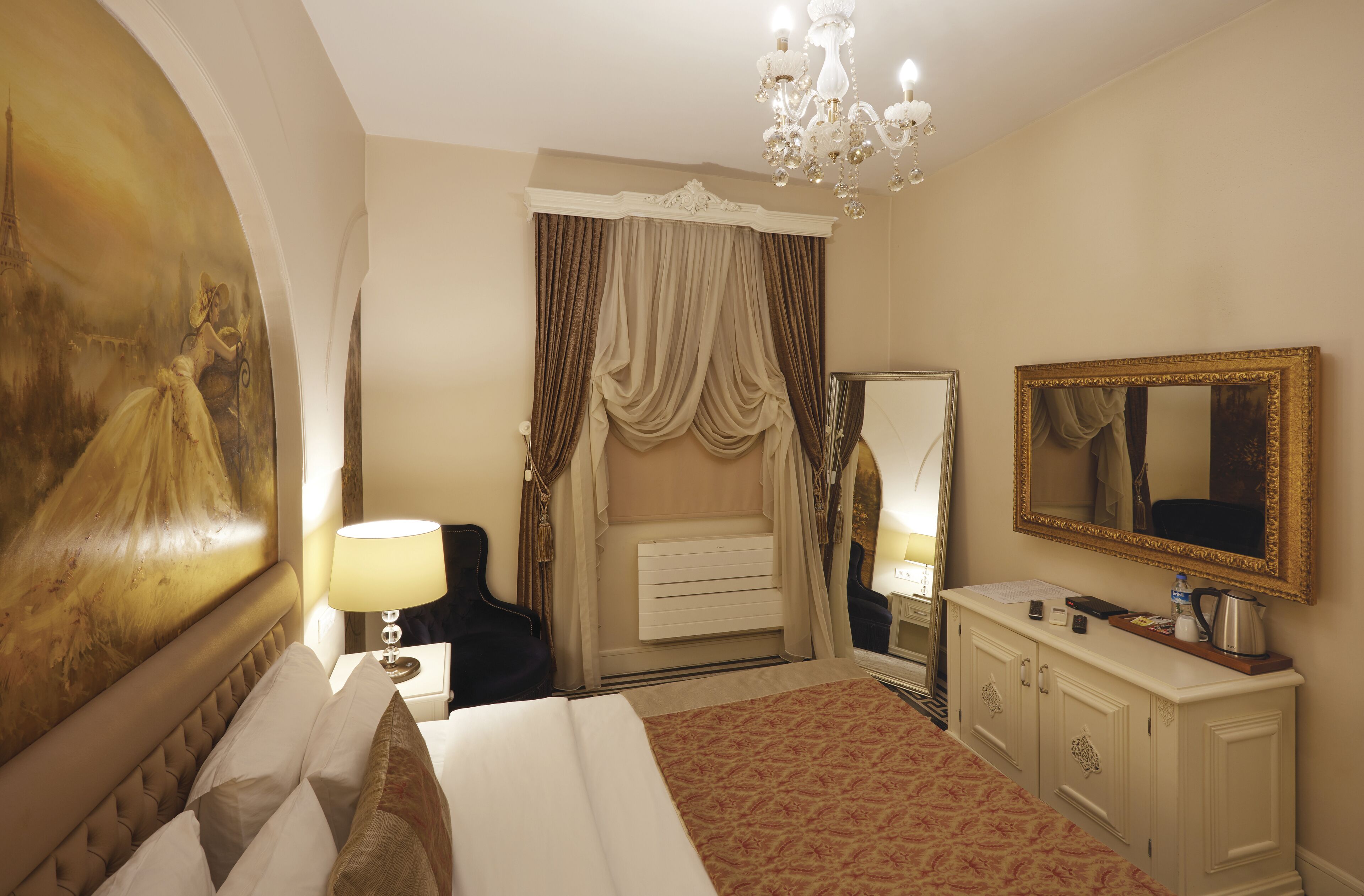 standard double room | in-room safe, desk, laptop workspace, soundproofing