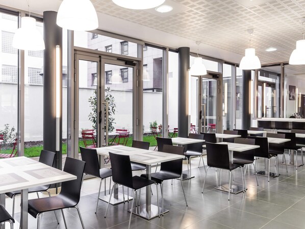 Daily continental breakfast (EUR 14 per person)