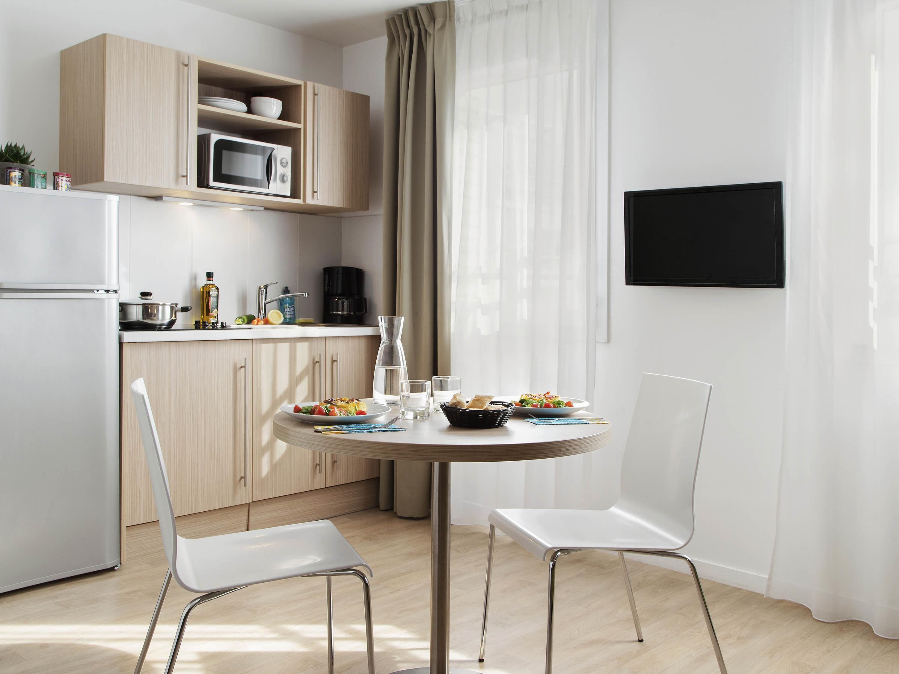 Apartment, 2 Bedrooms (6 people) | Desk, free WiFi