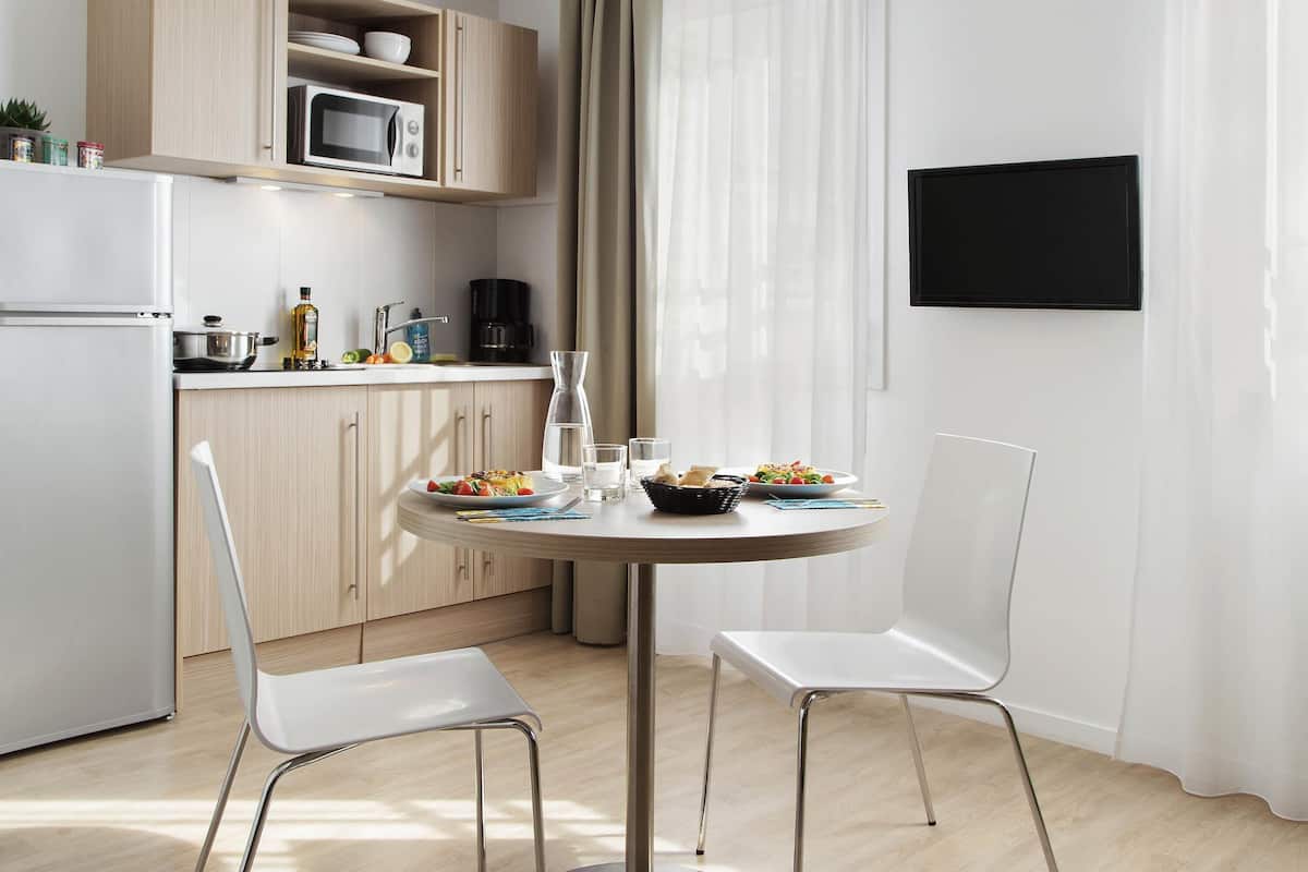 Apartment, 2 Bedrooms (6 people) | Desk, free WiFi