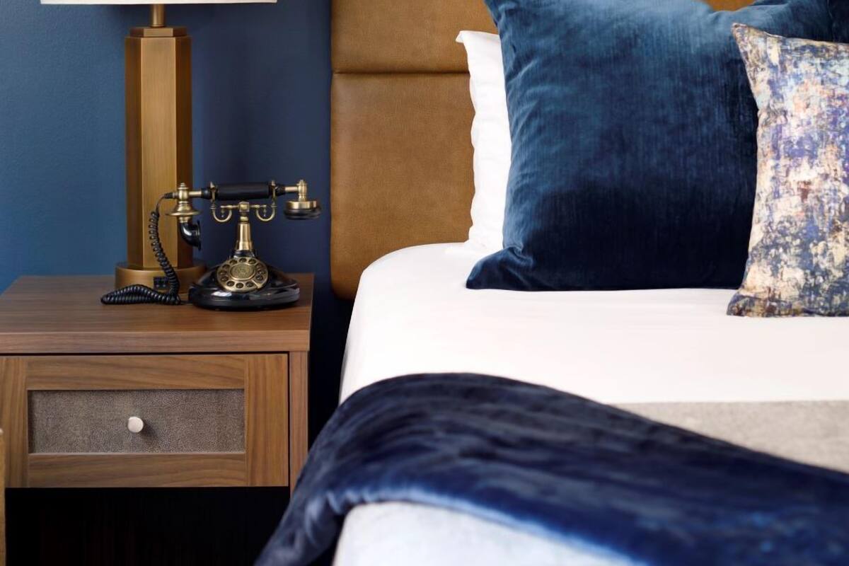 egyptian cotton sheets, premium bedding, pillow-top beds, in-room safe