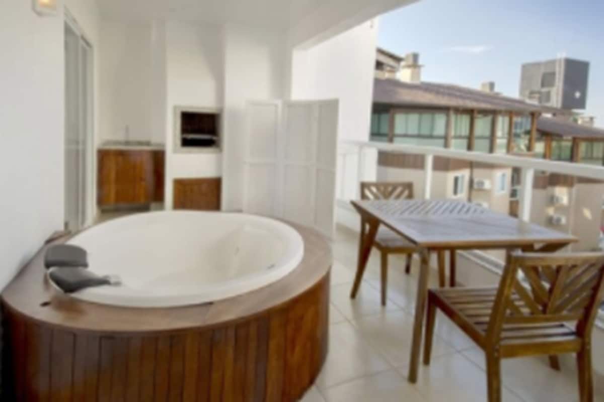 Private spa tub