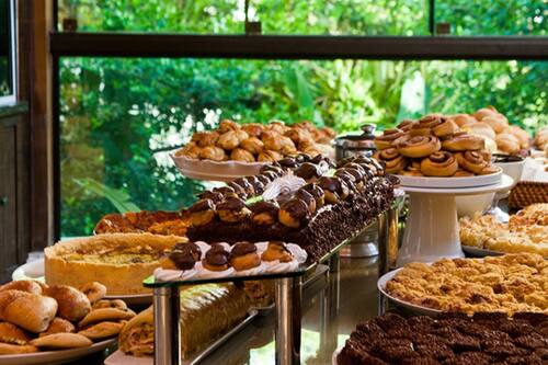 Buffet déjeuner gratuit tous les jours