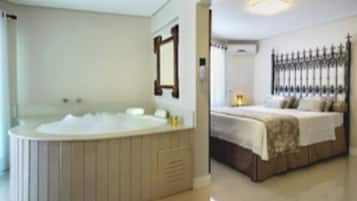 Apartamento, 1 quarto (Indonesia Presidencial) | Banheira de hidromassagem particular