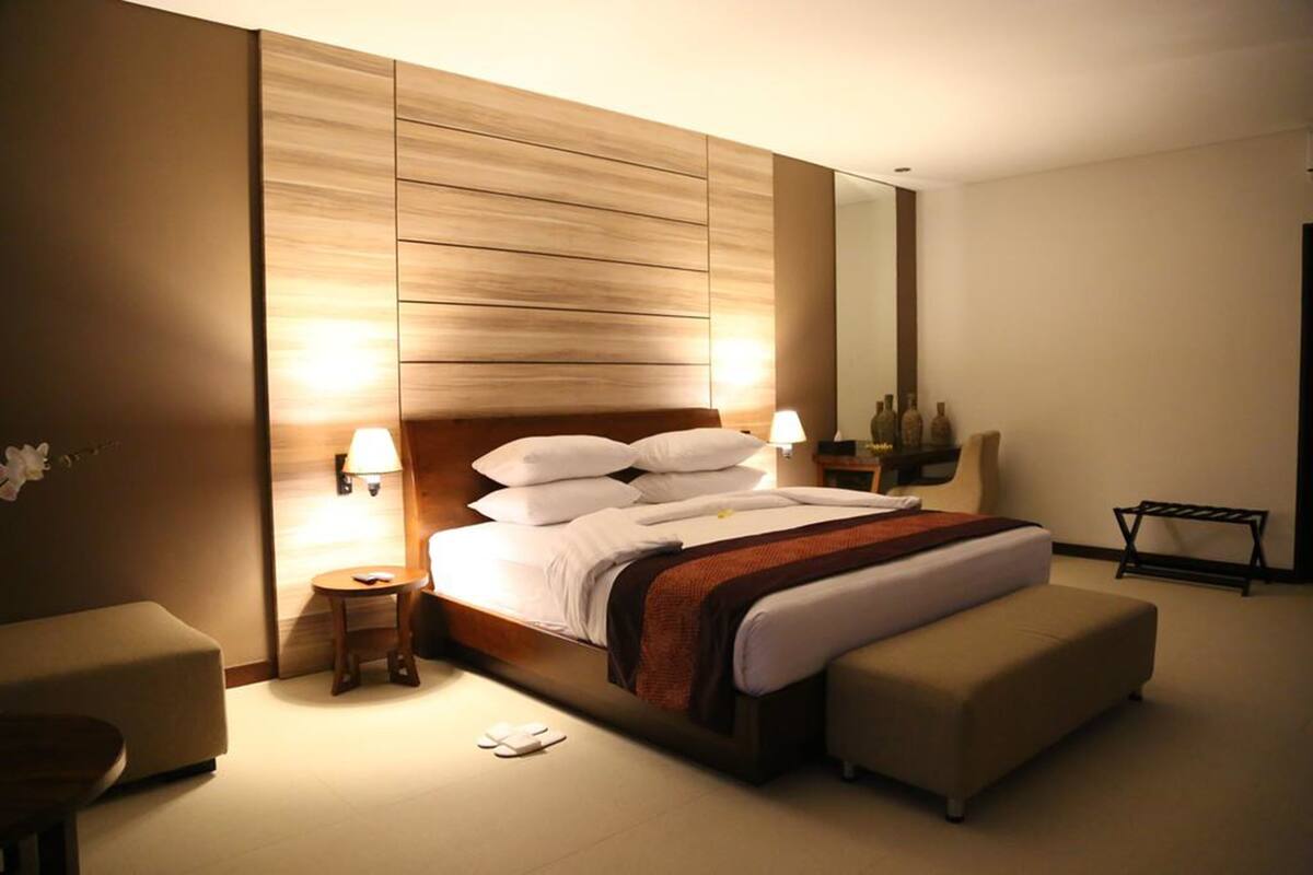Premium bedding, memory foam beds, minibar, in-room safe