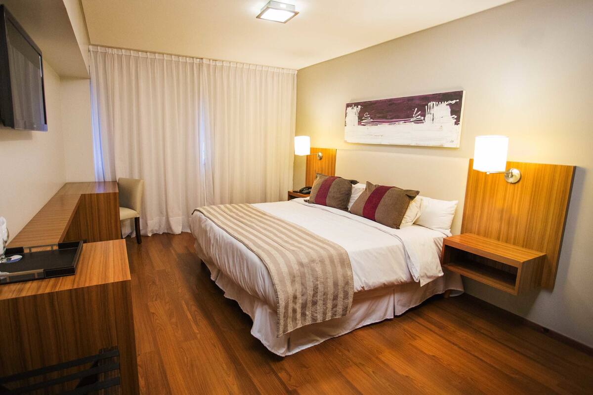 SUITE VIP | Premium bedding, pillowtop beds, minibar, in-room safe